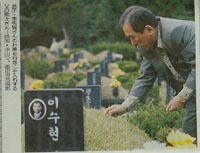 日本人の獻花 今も (일본인의 헌화 지금도..)